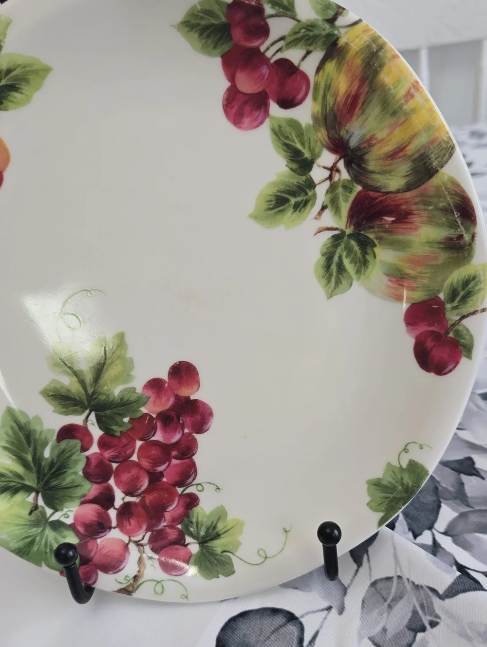 Vintage Royal Doulton Set Of 4 Everyday Fine China Vintage Grape Salad Plates